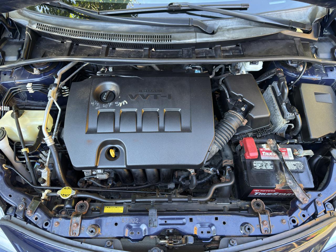 Toyota Corolla LE 4-Speed AT 2011