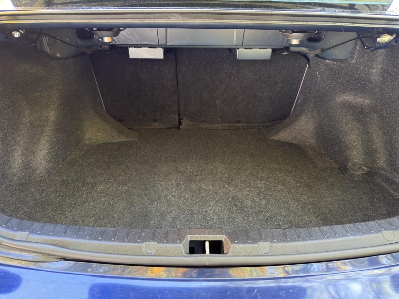 Toyota Corolla LE 4-Speed AT 2011