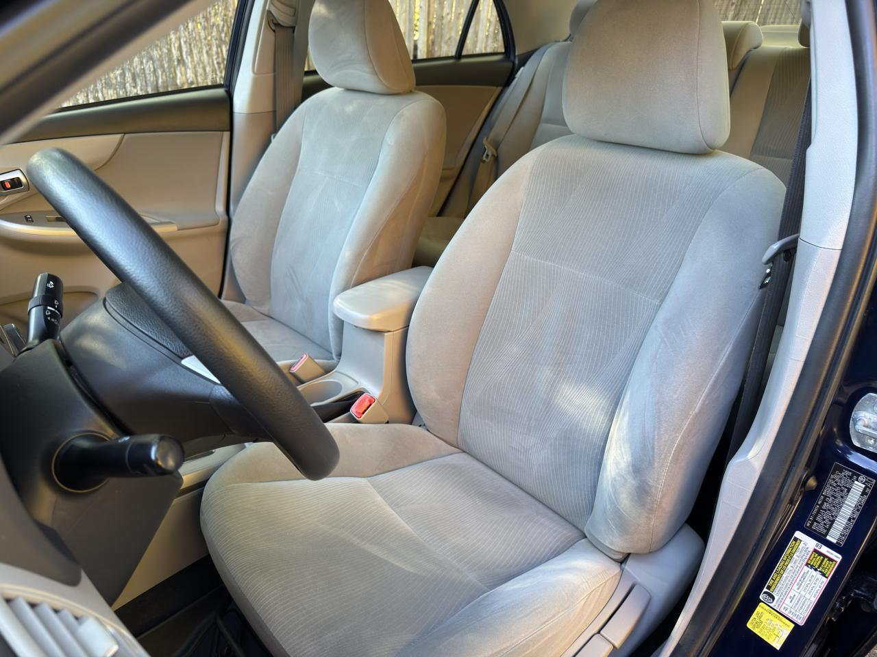 Toyota Corolla LE 4-Speed AT 2011