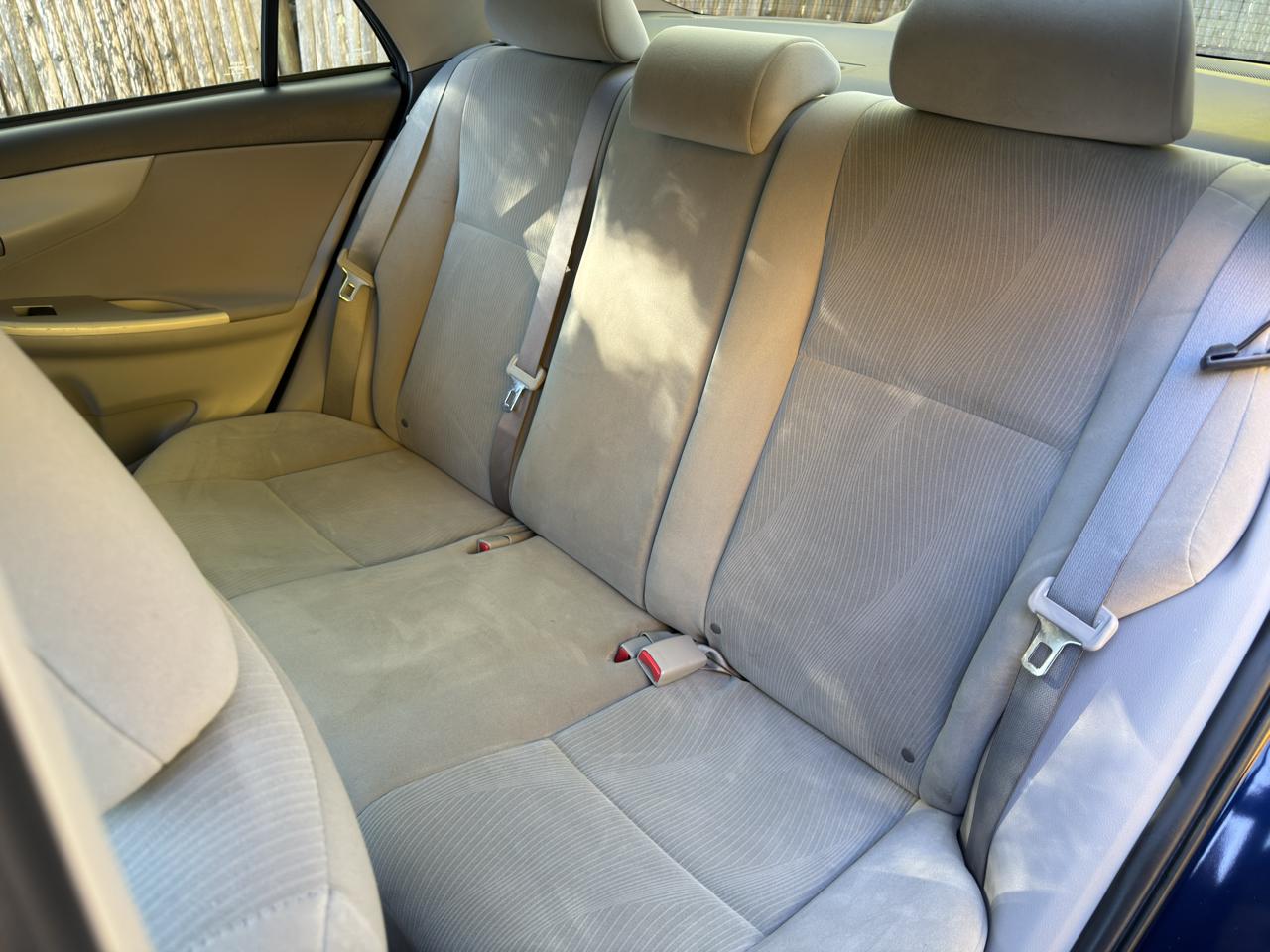 Toyota Corolla LE 4-Speed AT 2011