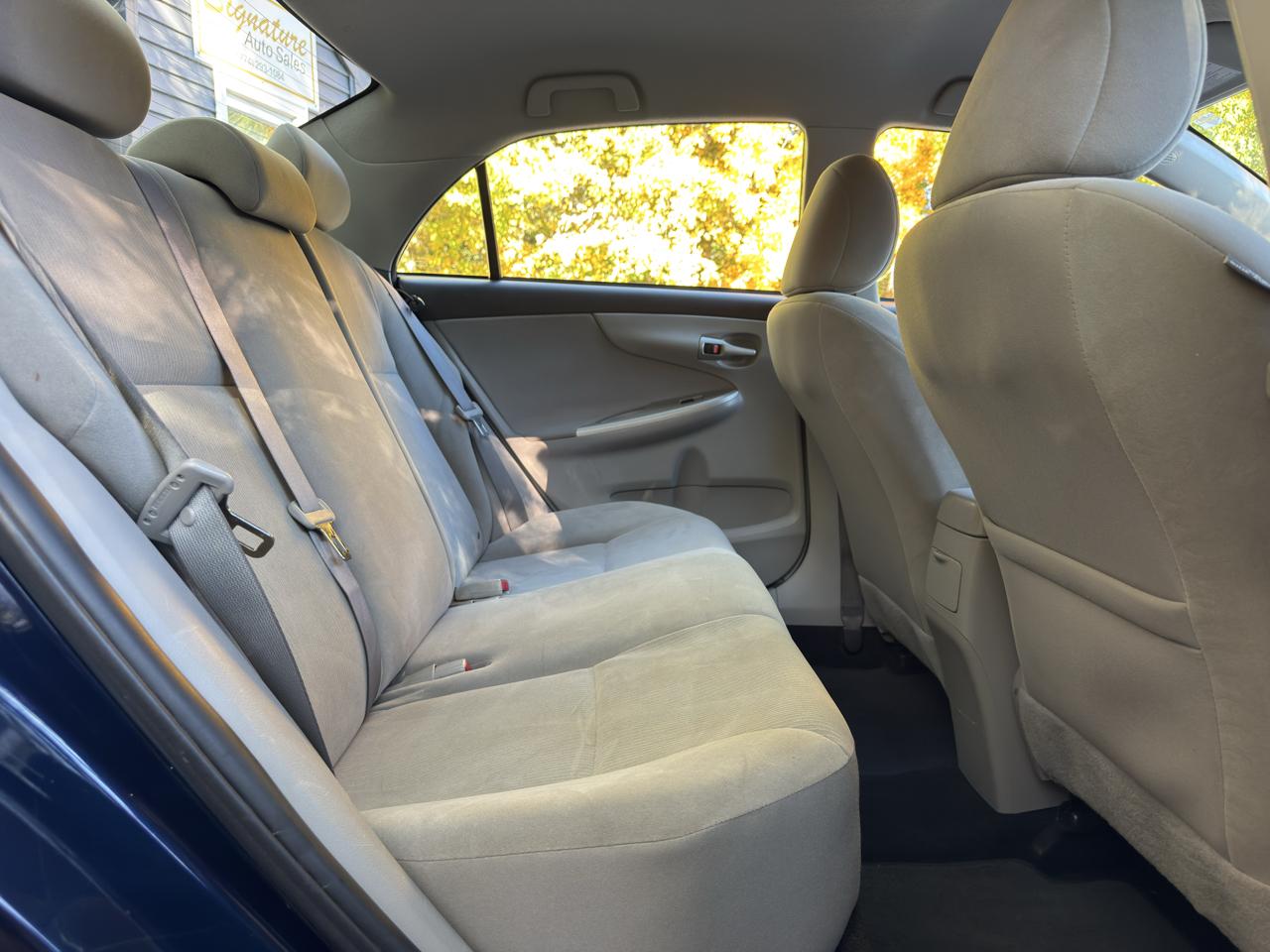 Toyota Corolla LE 4-Speed AT 2011