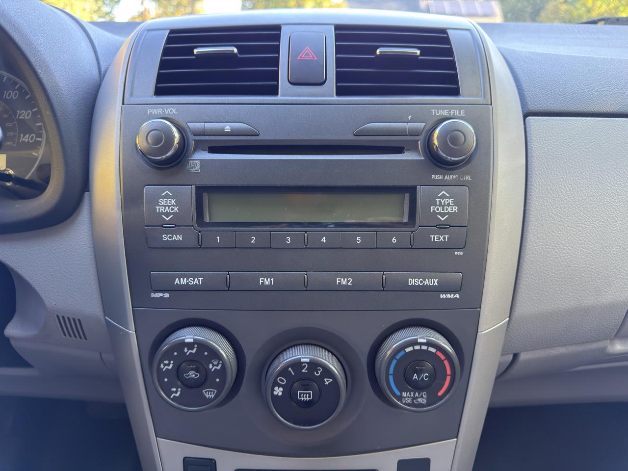 Toyota Corolla LE 4-Speed AT 2011