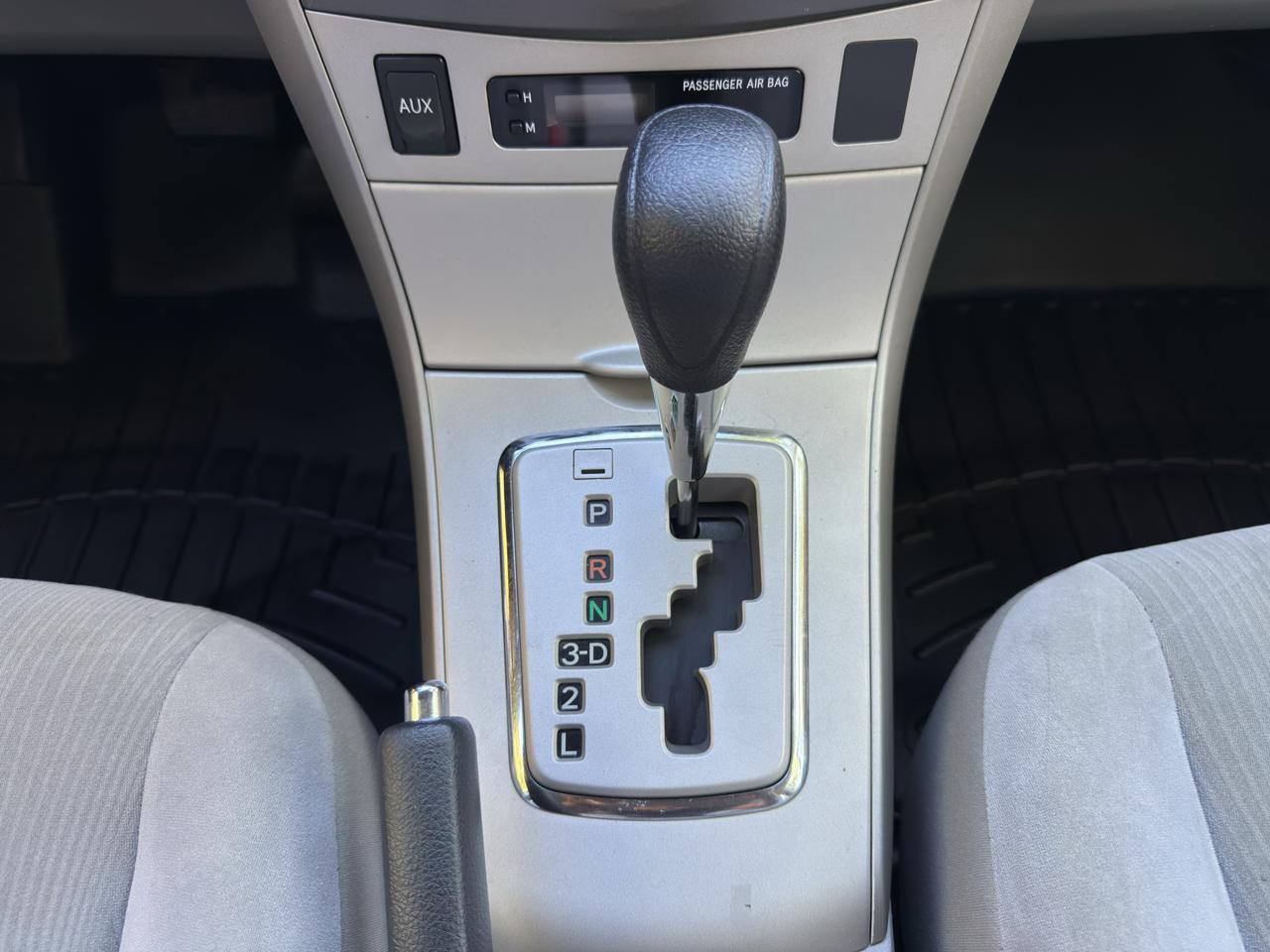 Toyota Corolla LE 4-Speed AT 2011