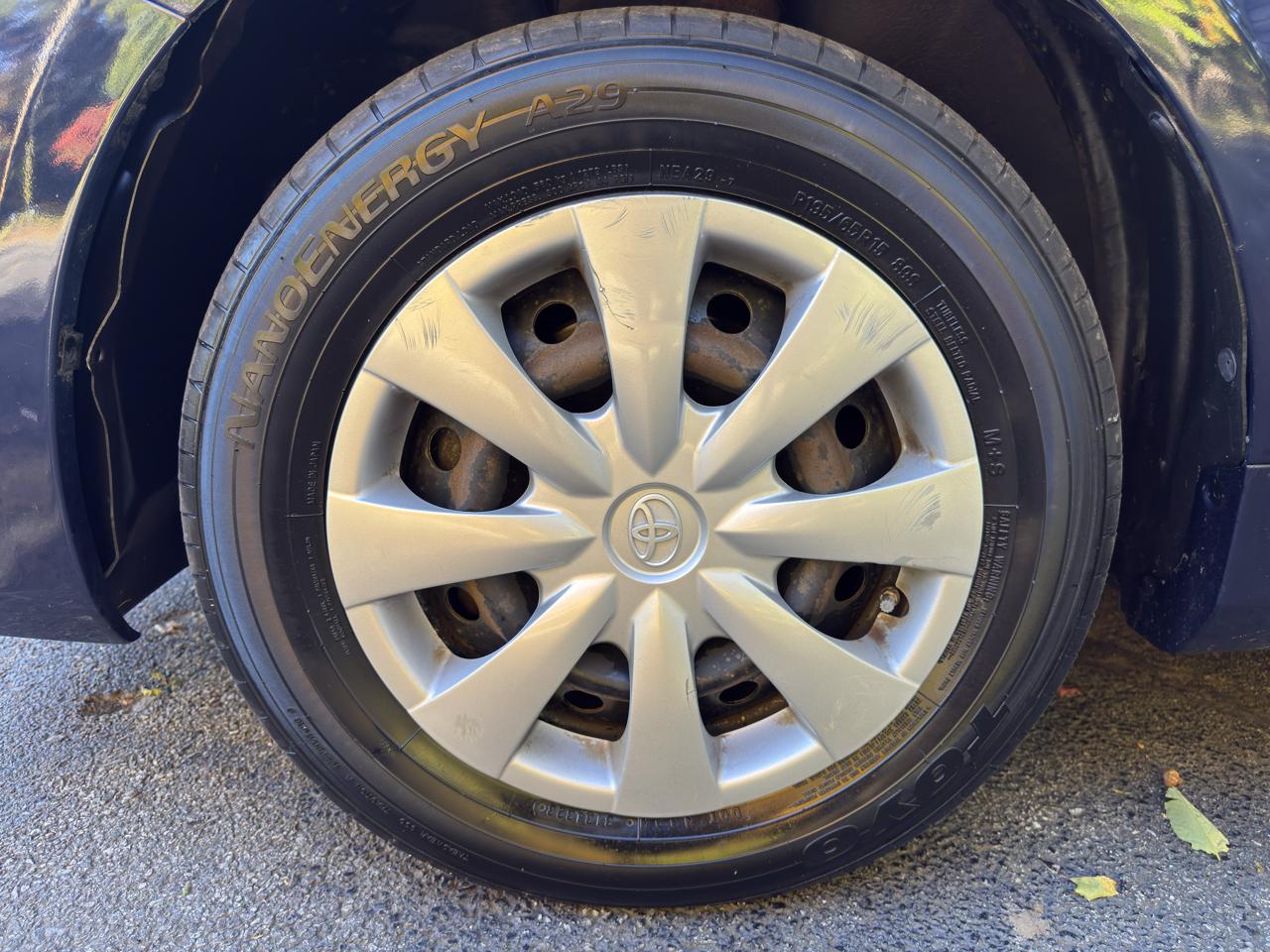 Toyota Corolla LE 4-Speed AT 2011