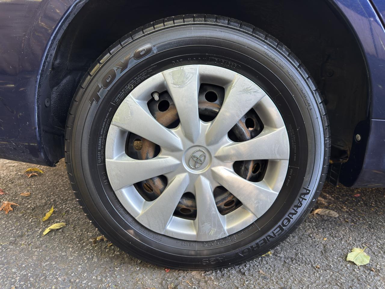 Toyota Corolla LE 4-Speed AT 2011