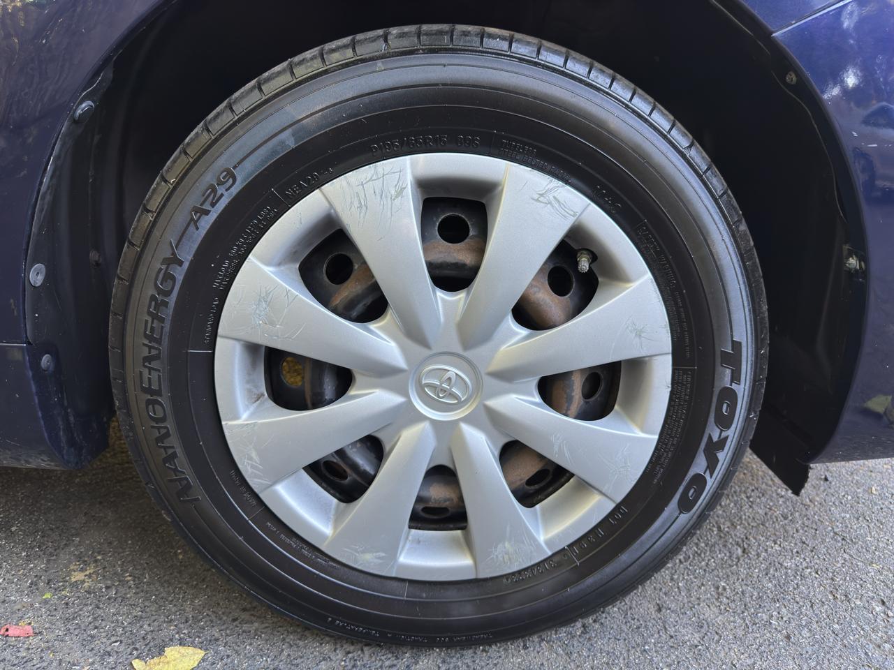 Toyota Corolla LE 4-Speed AT 2011