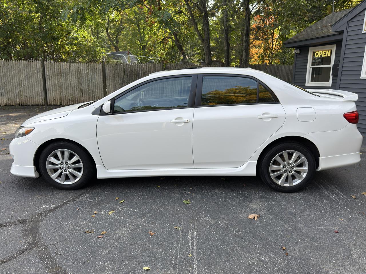 Toyota Corolla S 5-Speed MT 2010