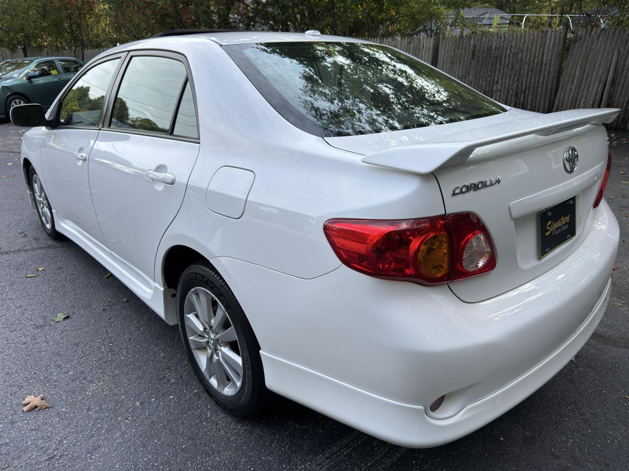 Toyota Corolla S 5-Speed MT 2010
