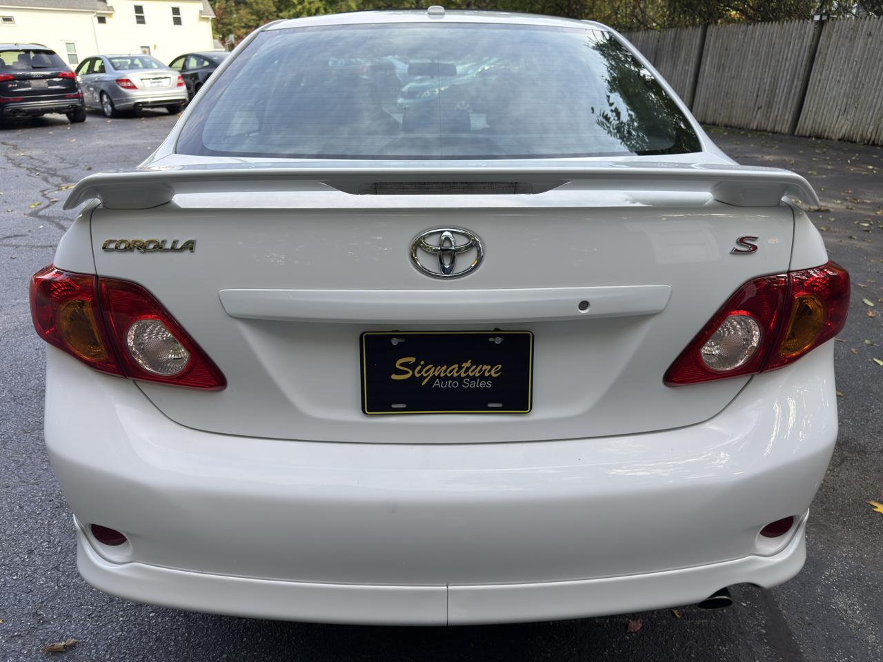 Toyota Corolla S 5-Speed MT 2010