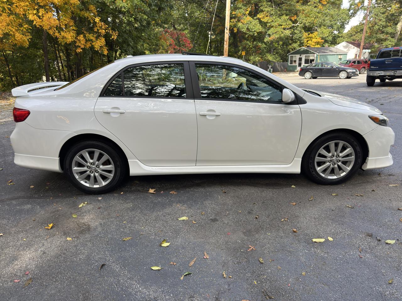 Toyota Corolla S 5-Speed MT 2010
