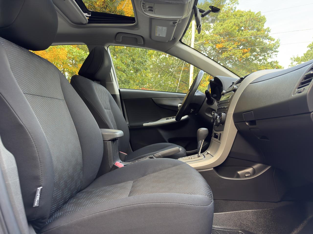 Toyota Corolla S 5-Speed MT 2010