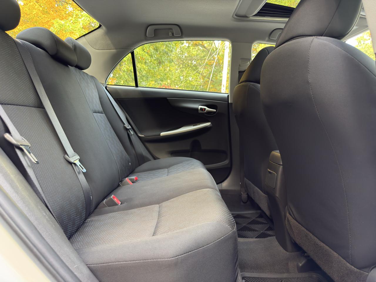 Toyota Corolla S 5-Speed MT 2010
