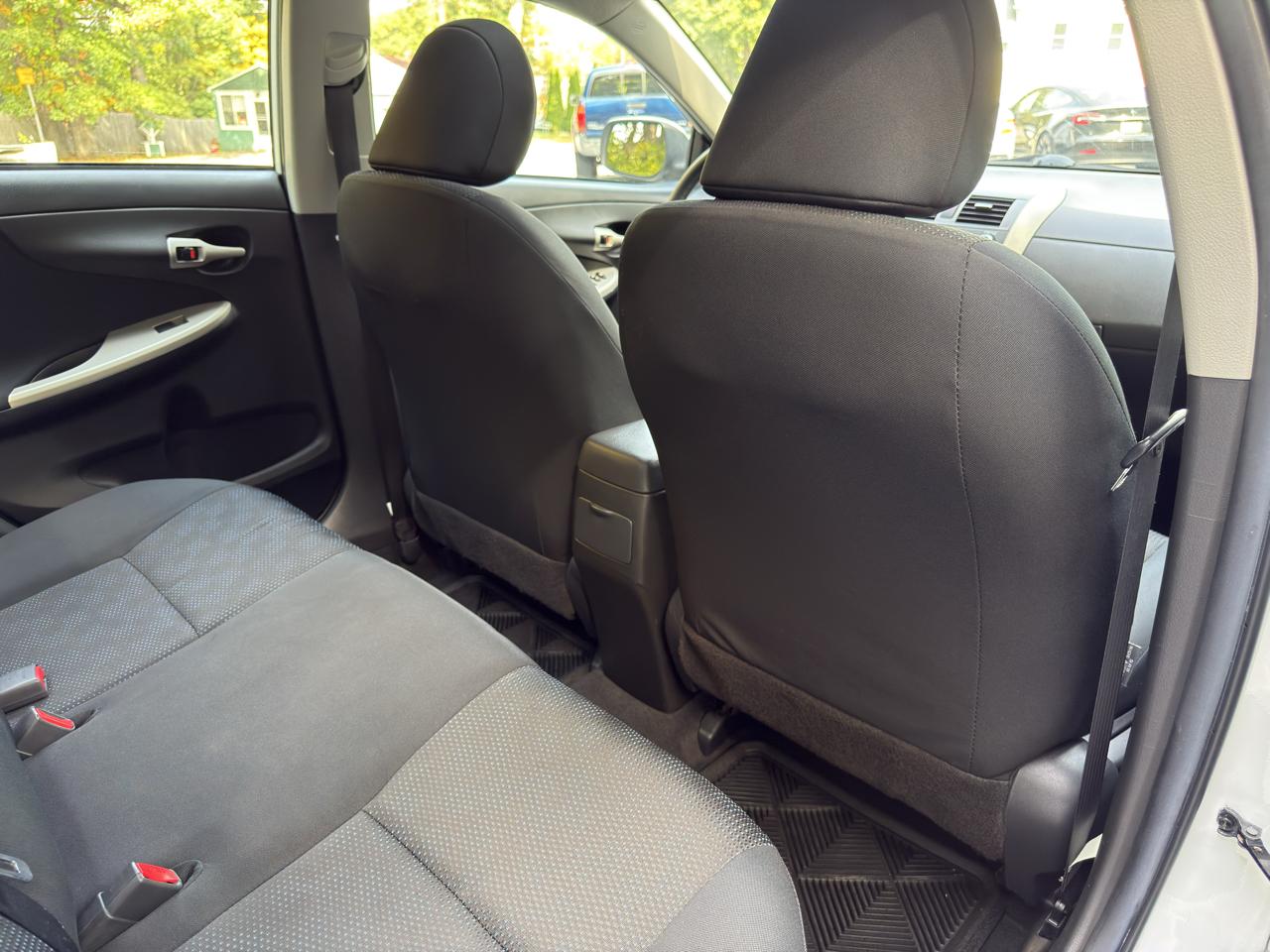 Toyota Corolla S 5-Speed MT 2010