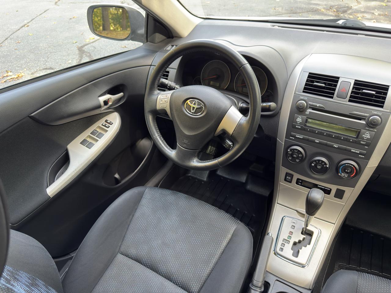 Toyota Corolla S 5-Speed MT 2010