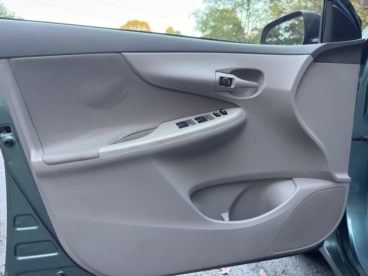 Toyota Corolla LE 4-Speed AT 2009