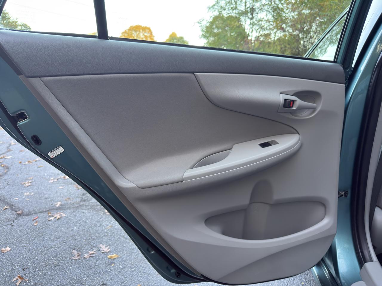 Toyota Corolla LE 4-Speed AT 2009