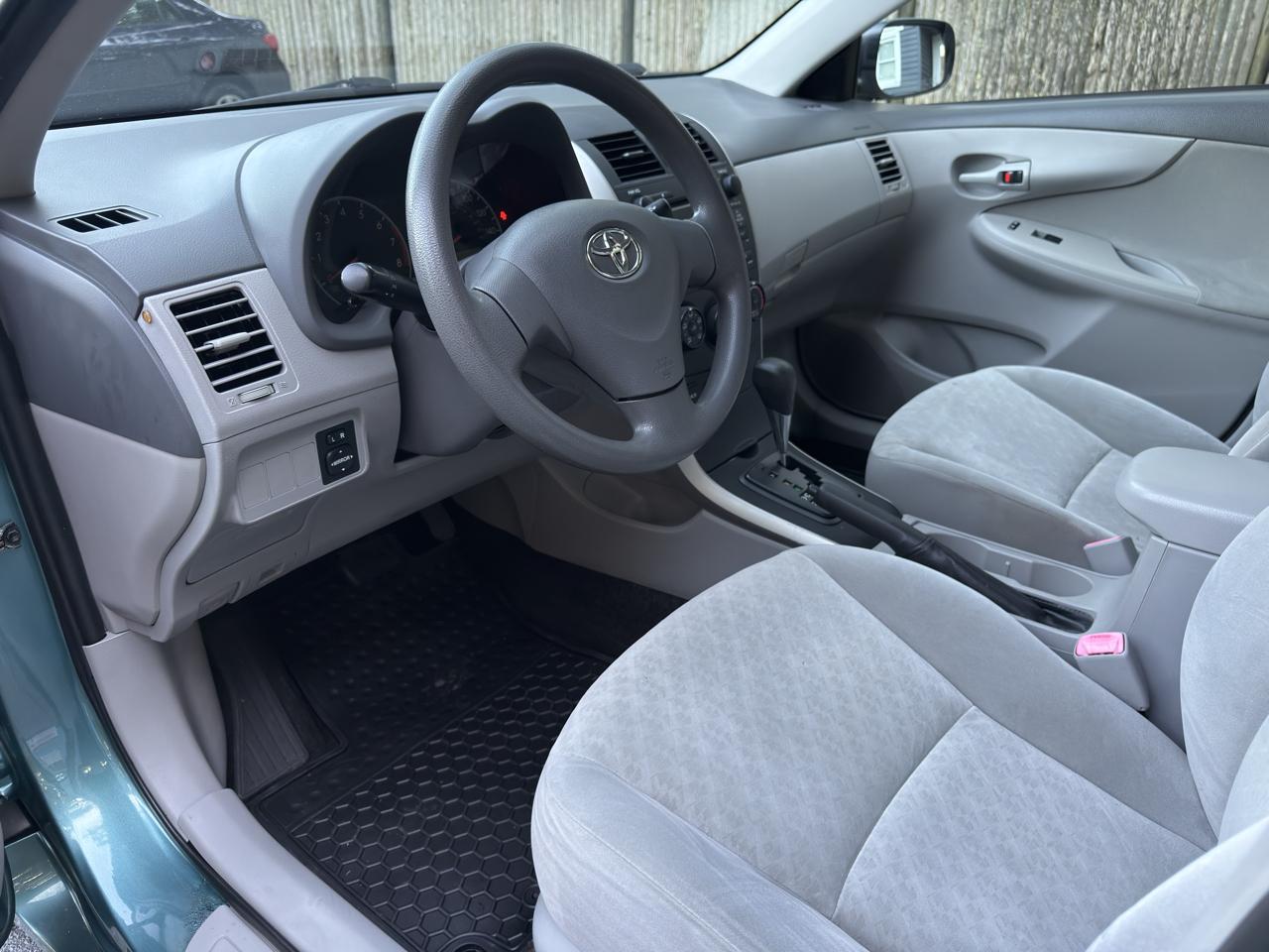 Toyota Corolla LE 4-Speed AT 2009