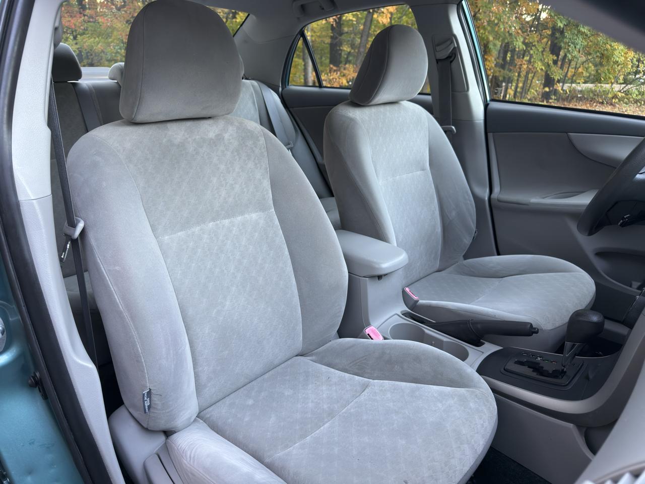 Toyota Corolla LE 4-Speed AT 2009