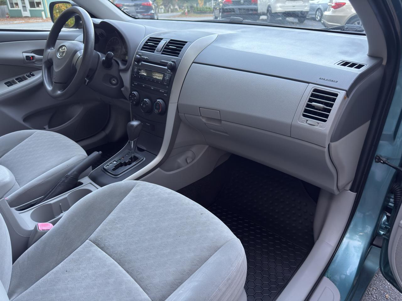Toyota Corolla LE 4-Speed AT 2009