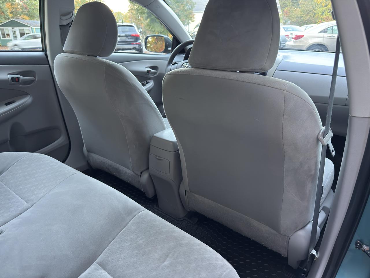 Toyota Corolla LE 4-Speed AT 2009