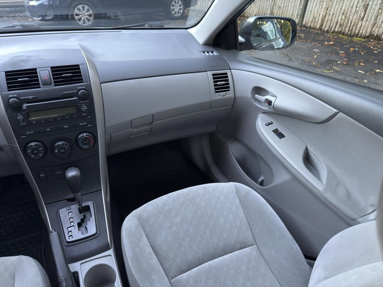 Toyota Corolla LE 4-Speed AT 2009