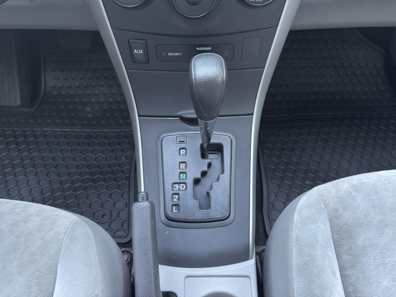 Toyota Corolla LE 4-Speed AT 2009