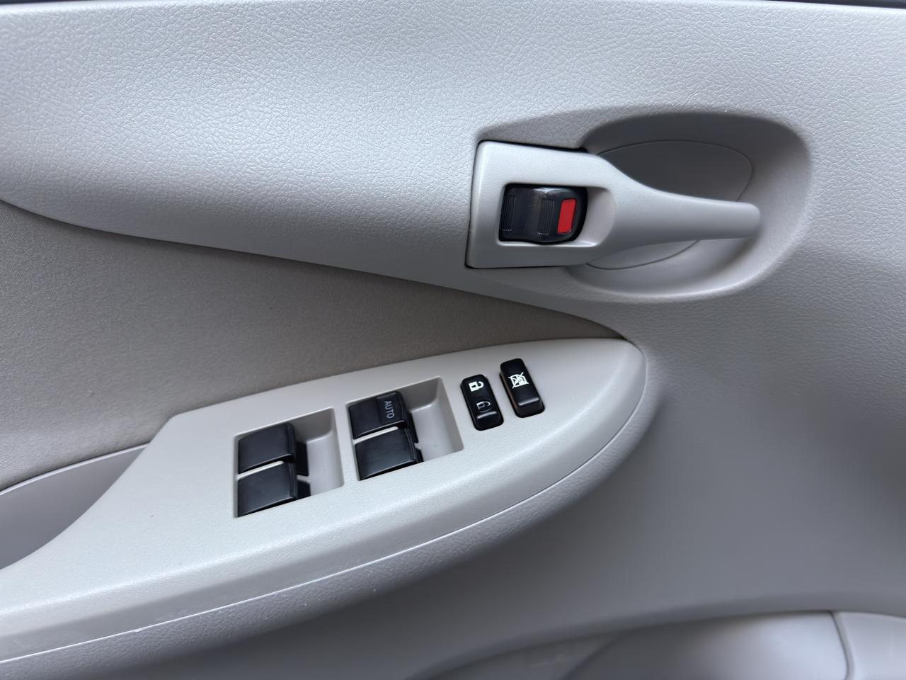 Toyota Corolla LE 4-Speed AT 2009