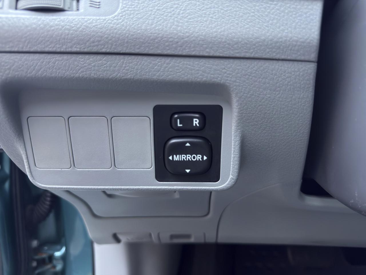 Toyota Corolla LE 4-Speed AT 2009