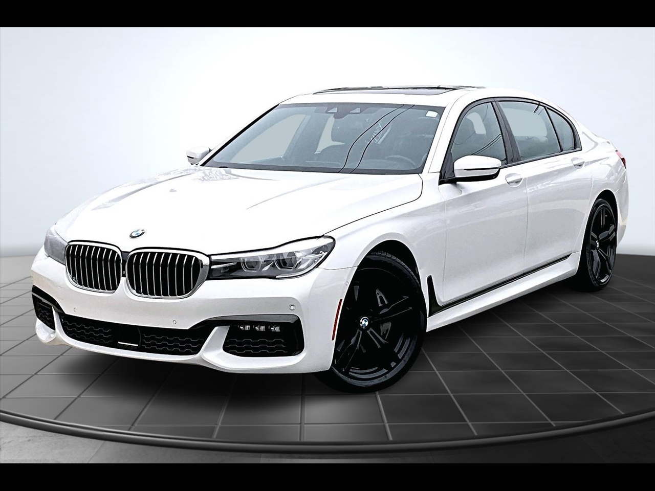 2019 BMW 7 Series 740i's photo