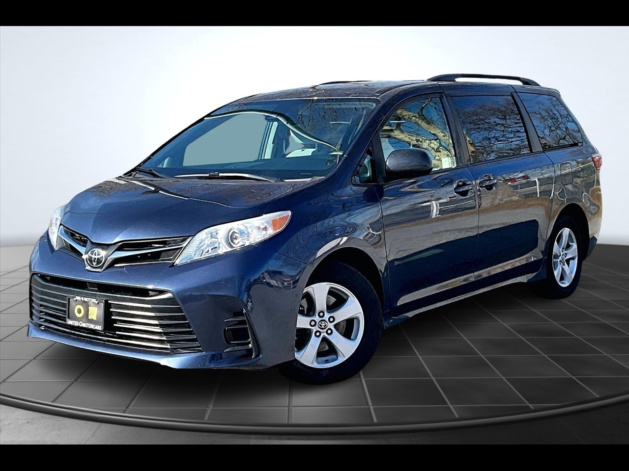 2019 Toyota Sienna LE 8-Passenger