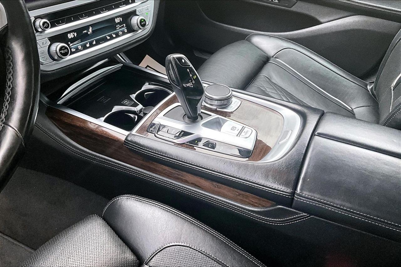 BMW 7-Series 740i 2022