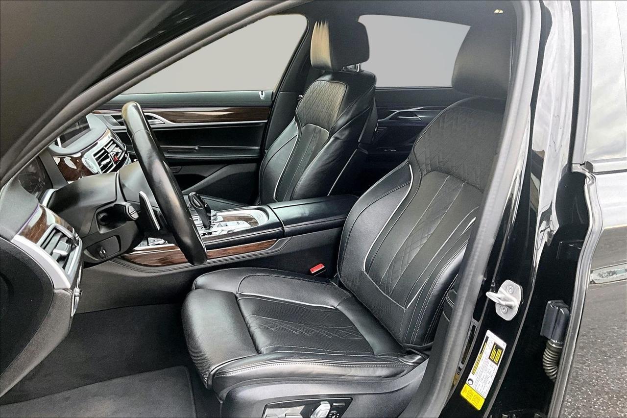 BMW 7-Series 740i 2022