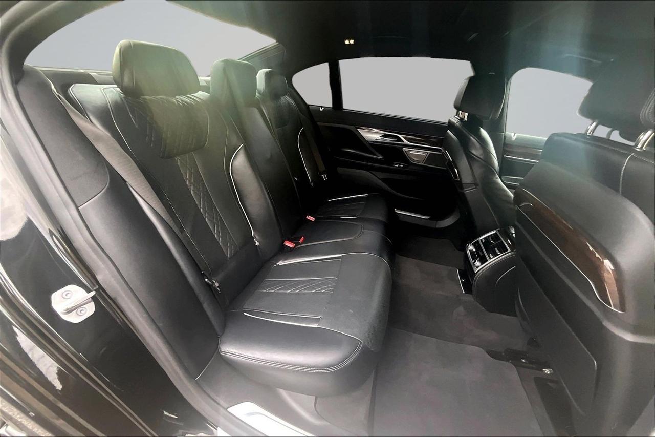BMW 7-Series 740i 2022