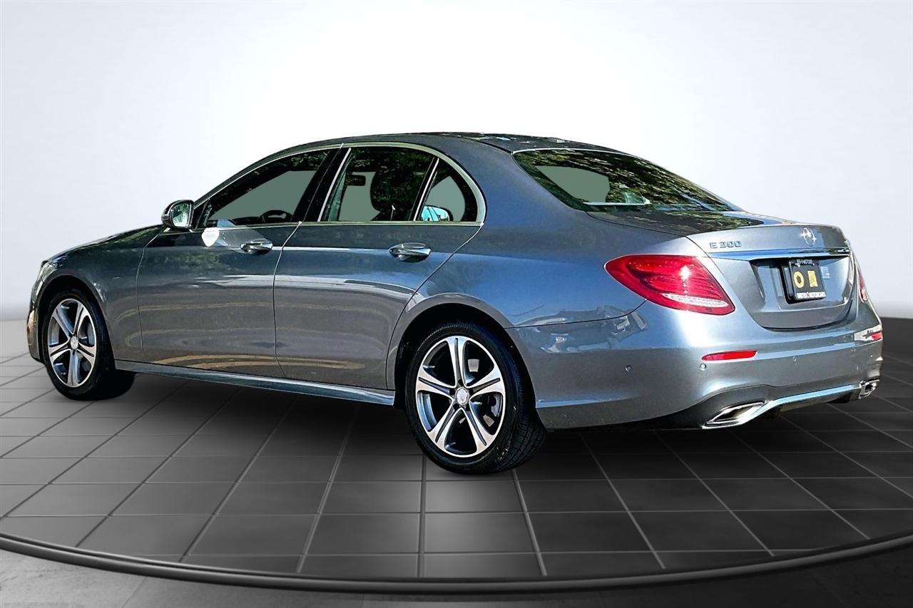 Mercedes-Benz E-Class E300 Luxury 4MATIC Sedan 2017