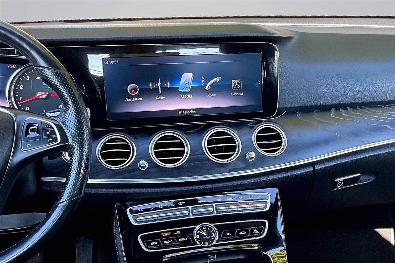 Mercedes-Benz E-Class E300 Luxury 4MATIC Sedan 2017