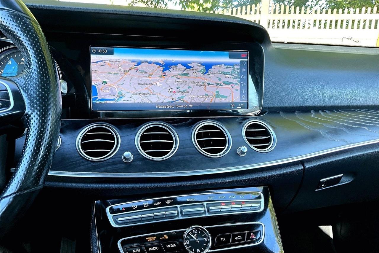 Mercedes-Benz E-Class E300 Luxury 4MATIC Sedan 2017