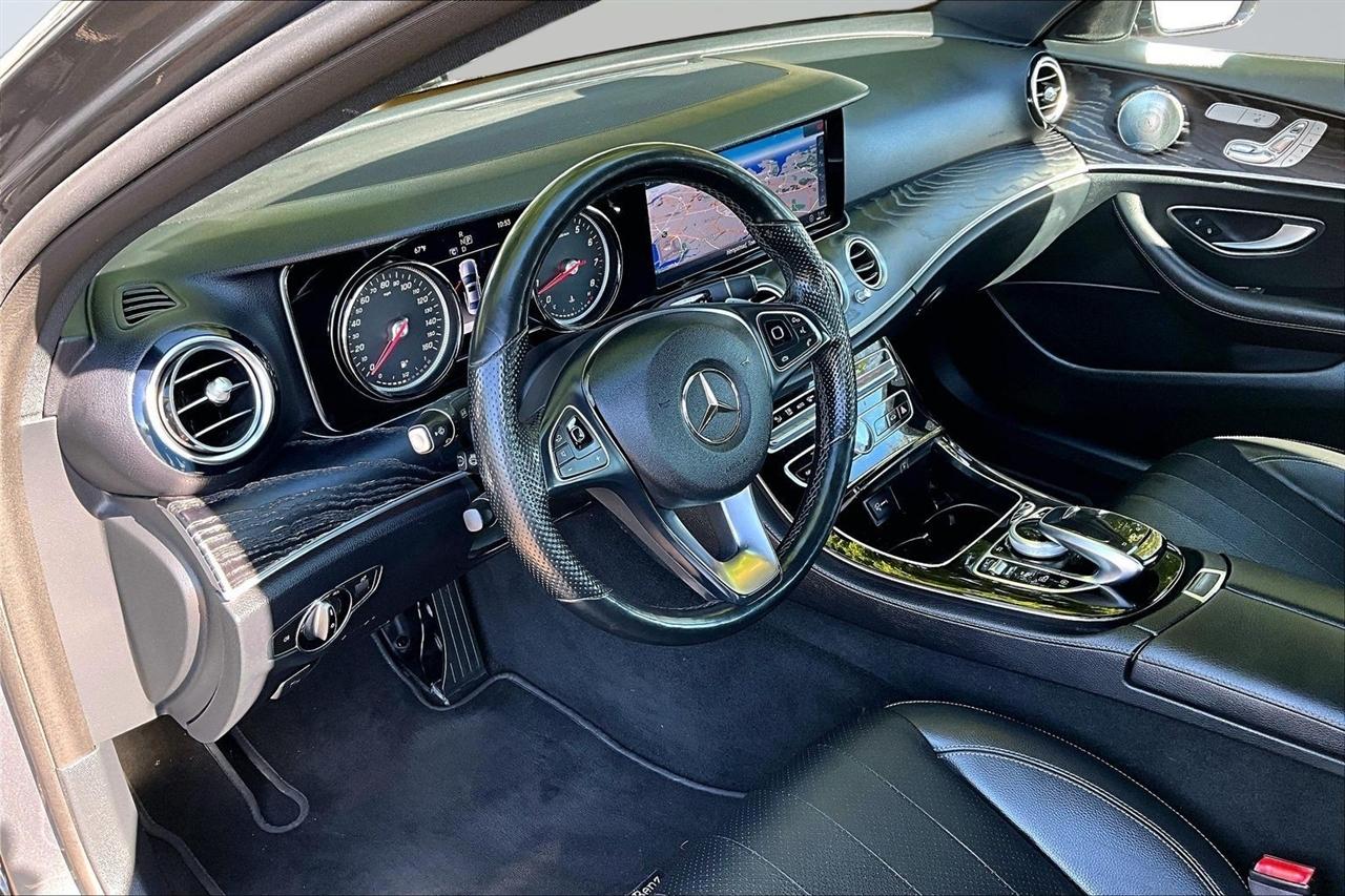 Mercedes-Benz E-Class E300 Luxury 4MATIC Sedan 2017