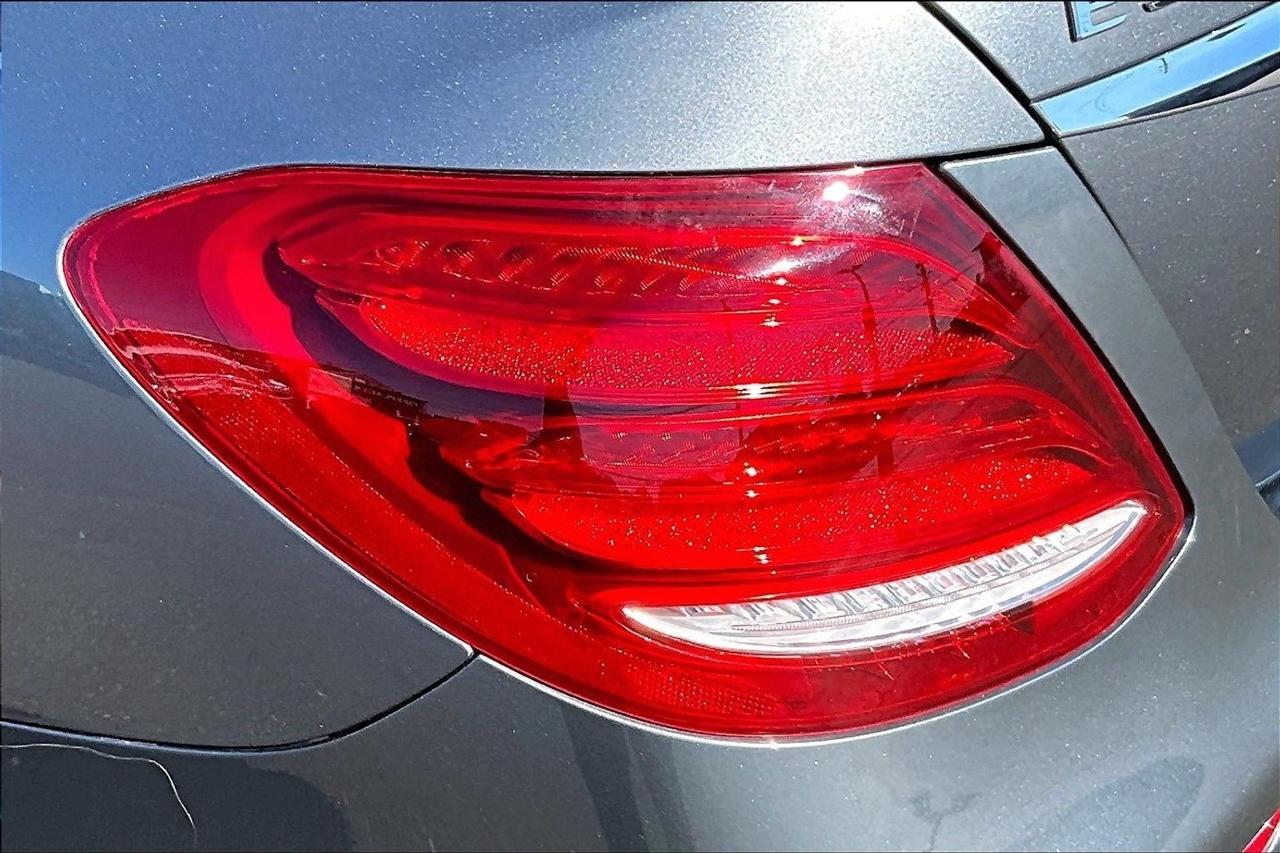 Mercedes-Benz E-Class E300 Luxury 4MATIC Sedan 2017