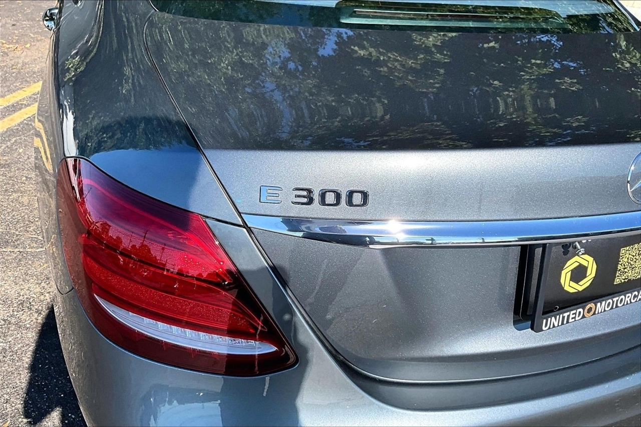 Mercedes-Benz E-Class E300 Luxury 4MATIC Sedan 2017
