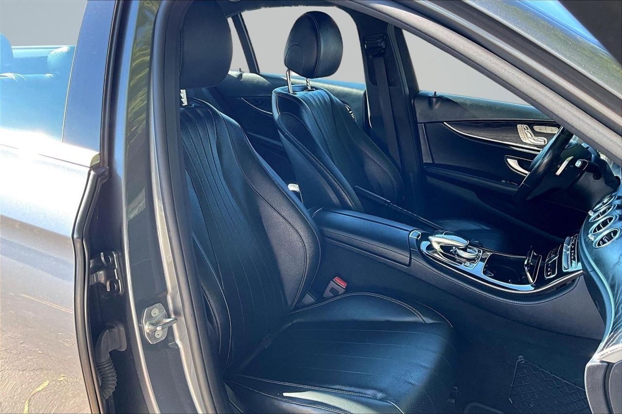 Mercedes-Benz E-Class E300 Luxury 4MATIC Sedan 2017