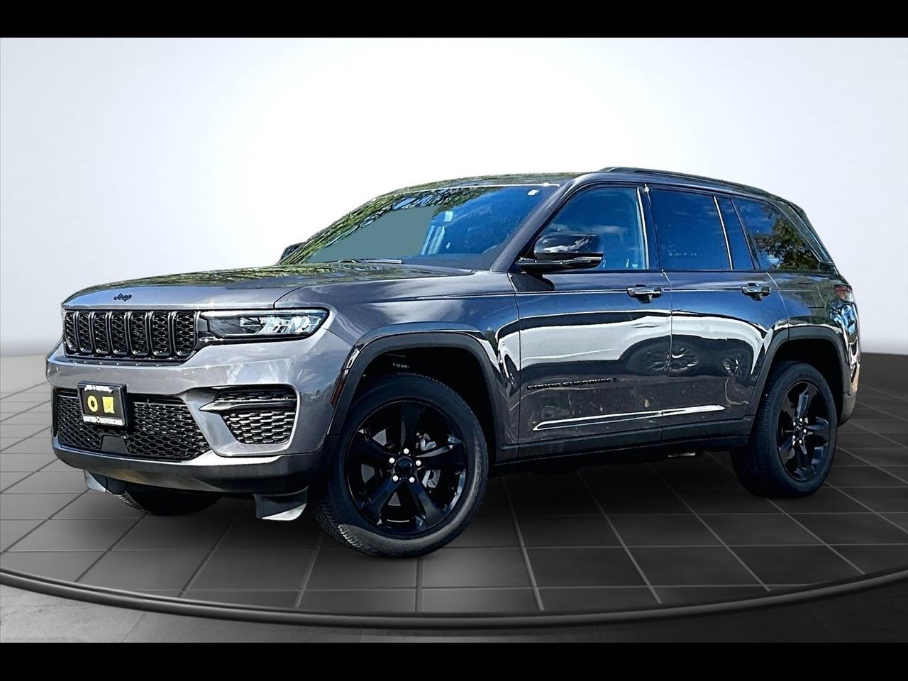 2022 Jeep Grand Cherokee Laredo 4WD
