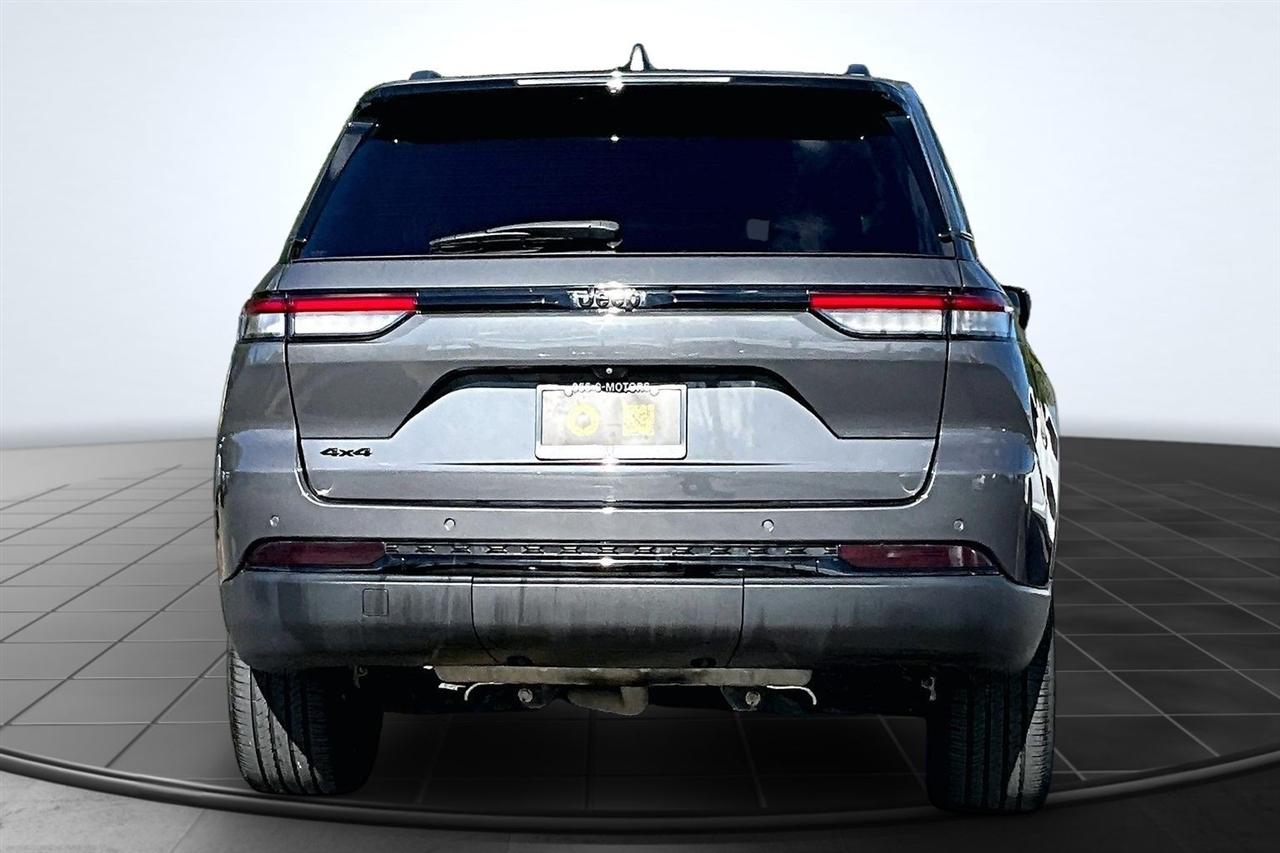 Jeep Grand Cherokee Laredo 4WD 2022