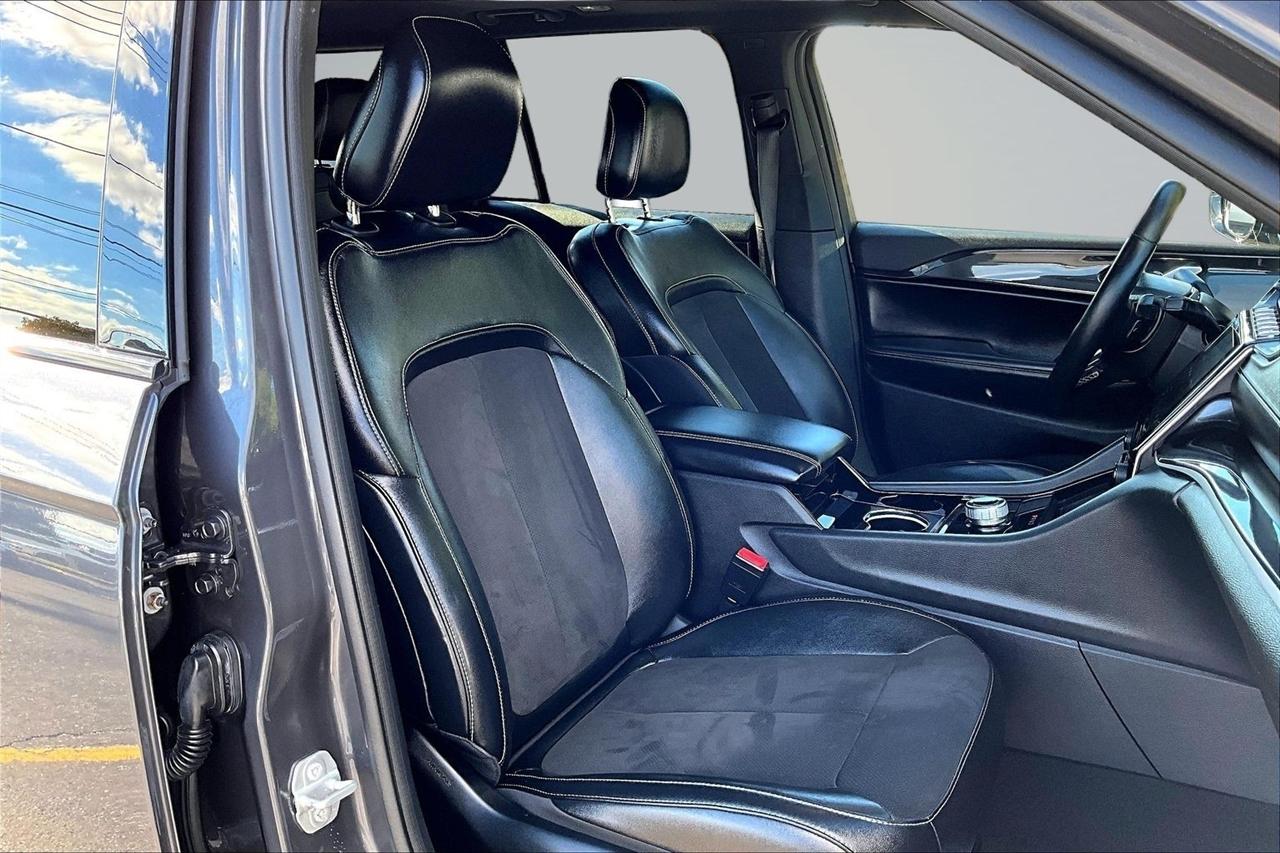 Jeep Grand Cherokee Laredo 4WD 2022