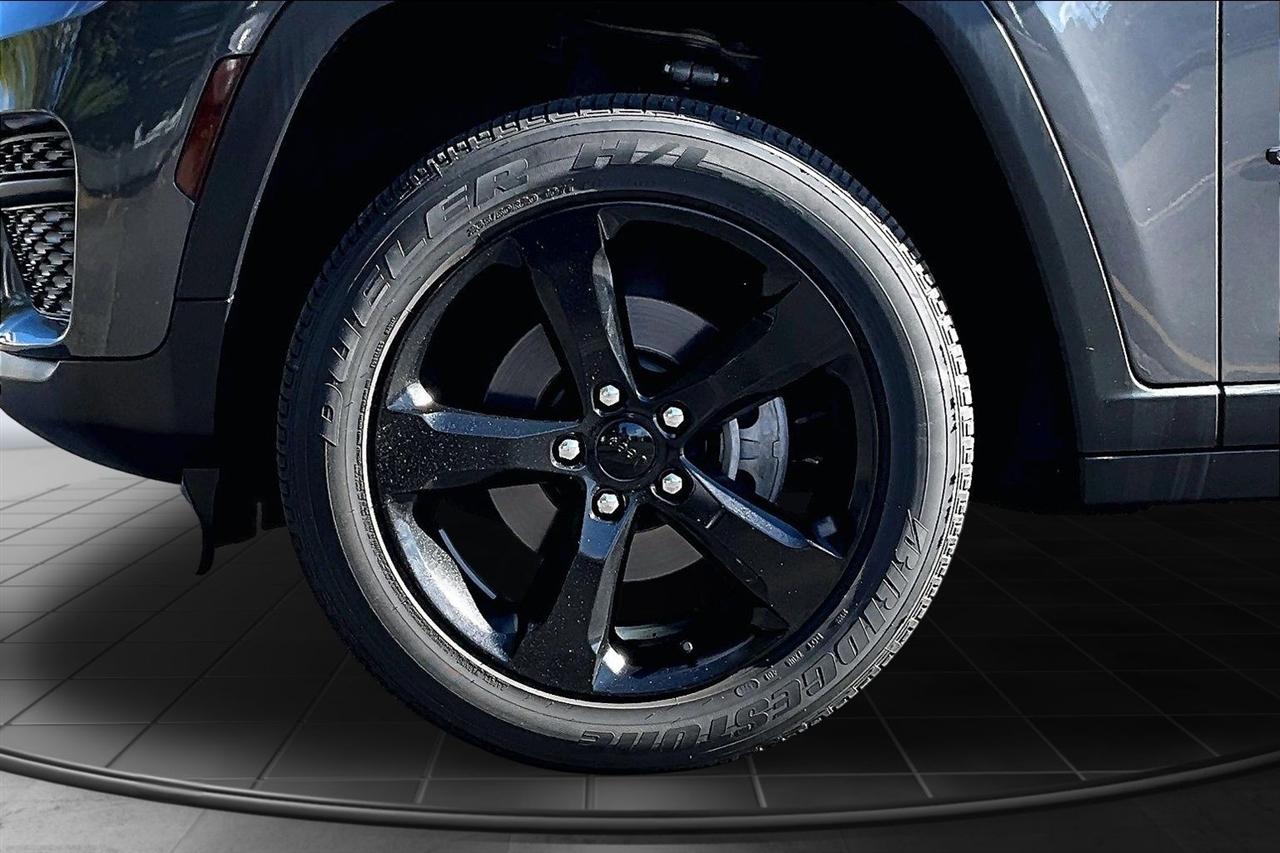 Jeep Grand Cherokee Laredo 4WD 2022
