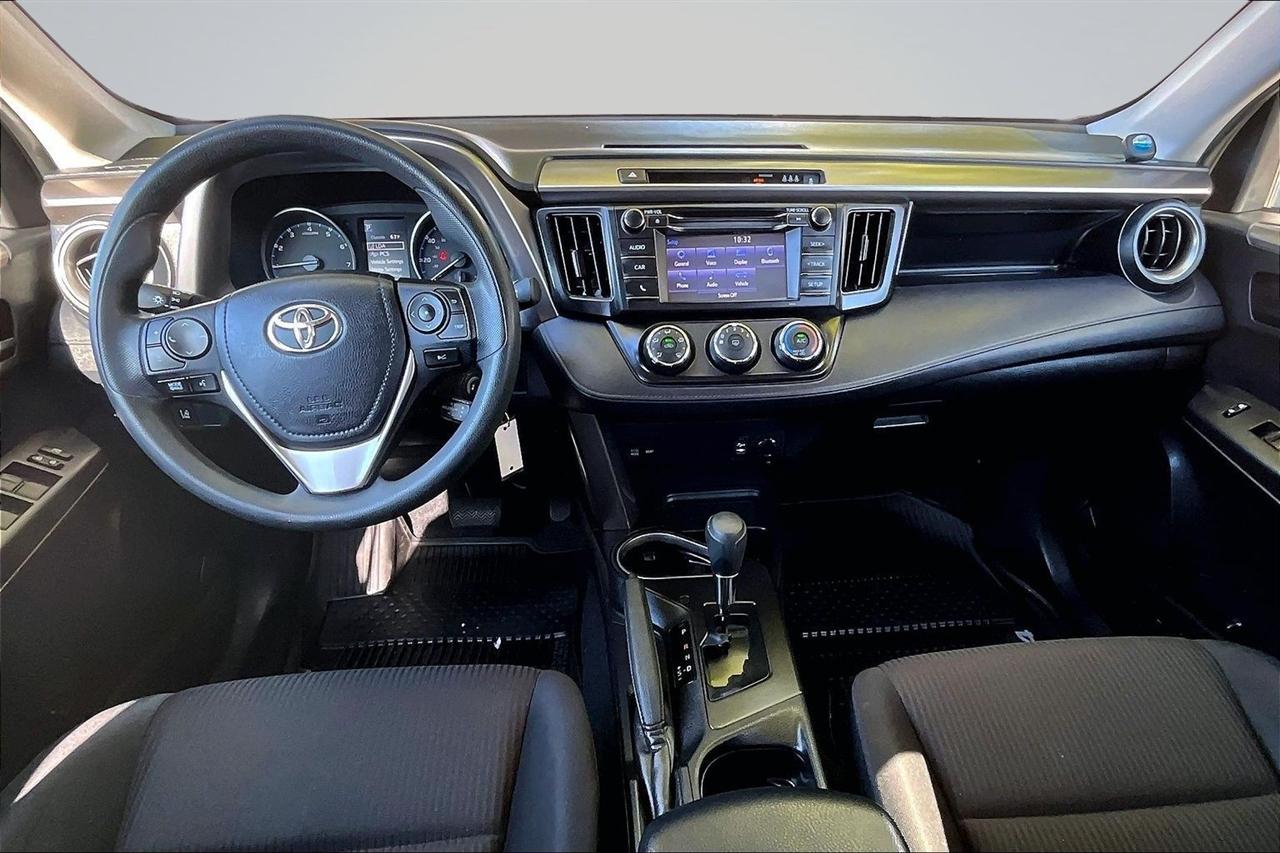 Toyota RAV4 LE AWD 2018