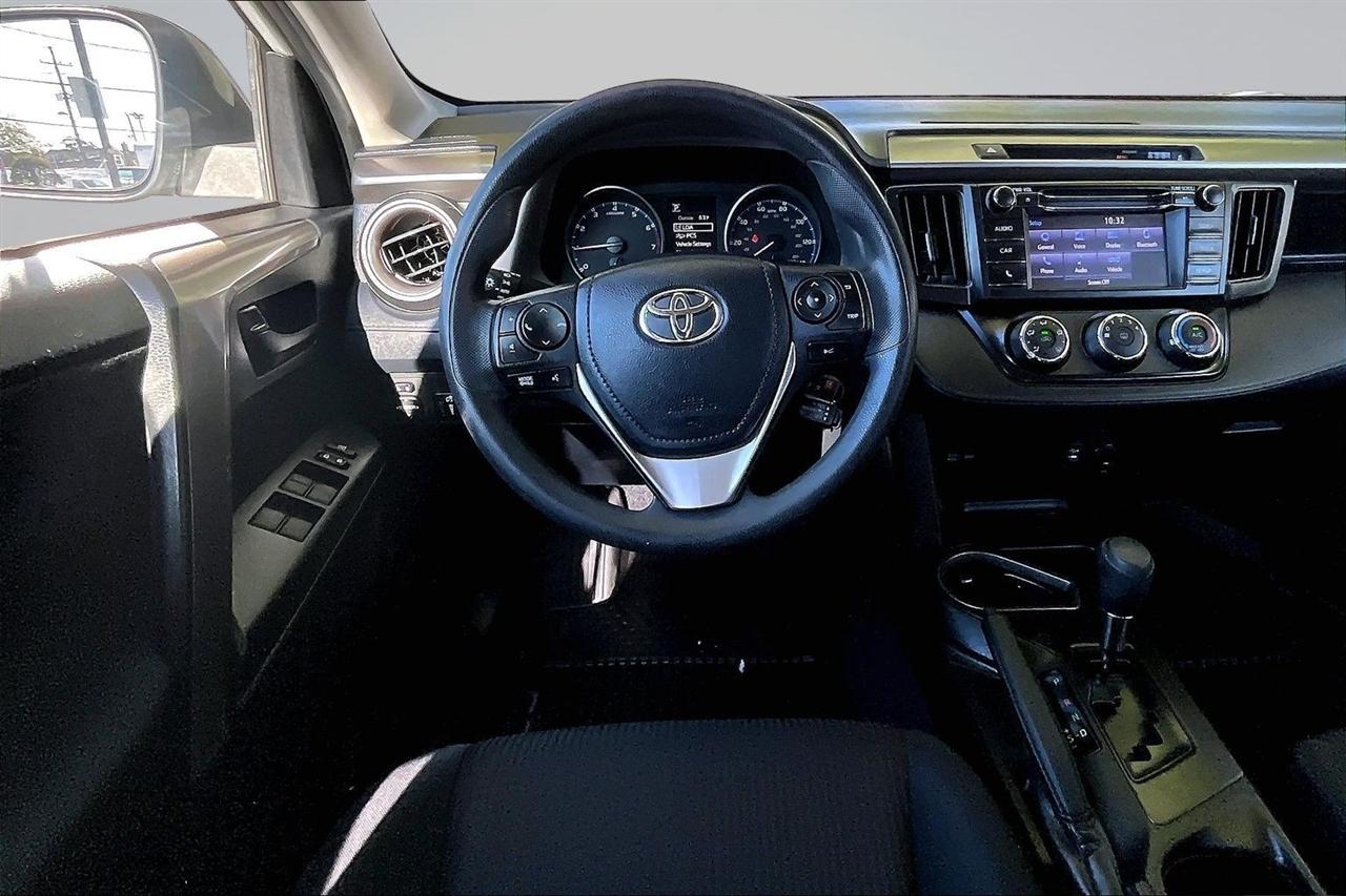 Toyota RAV4 LE AWD 2018