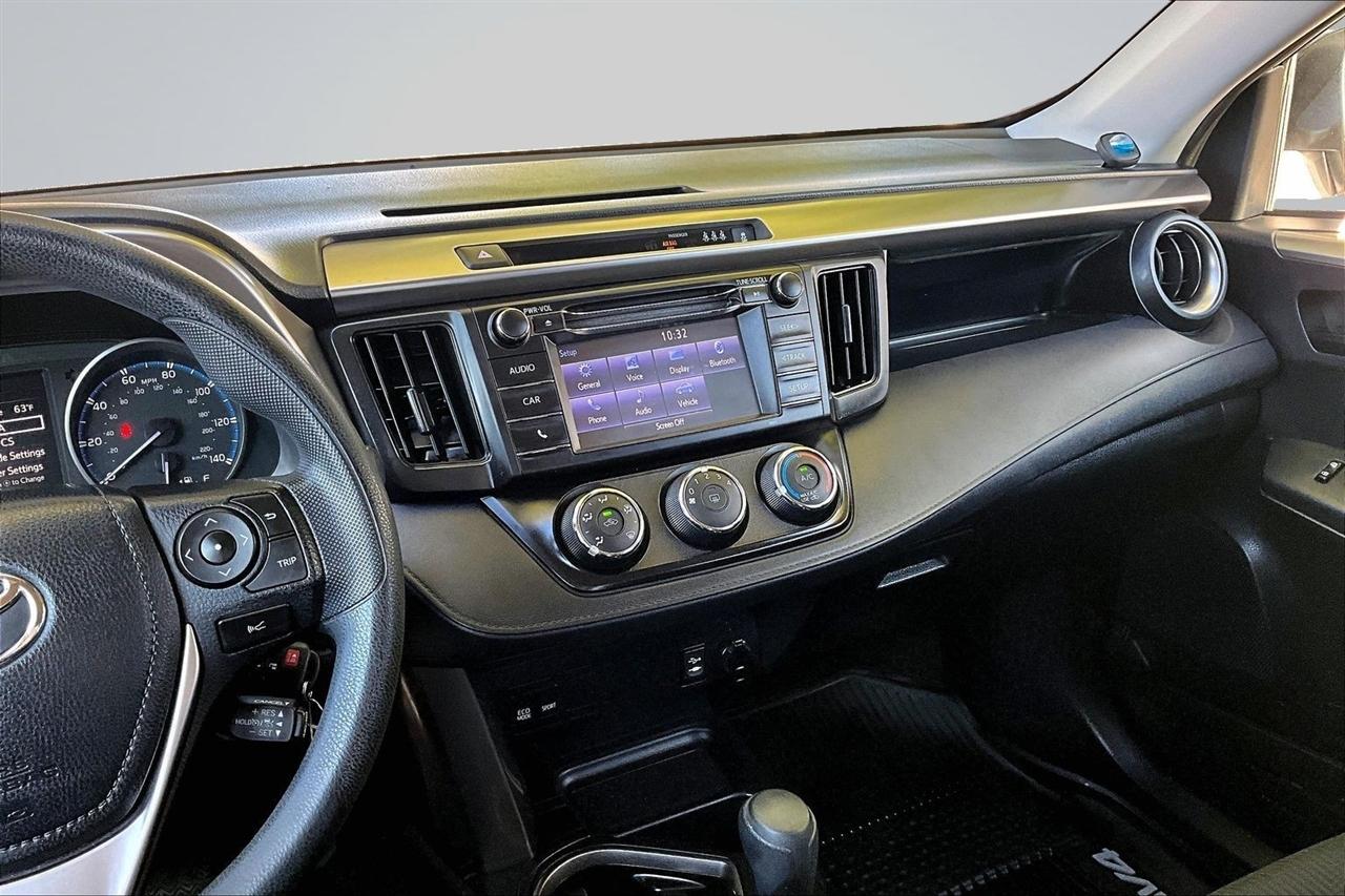 Toyota RAV4 LE AWD 2018