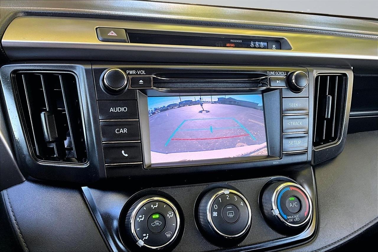 Toyota RAV4 LE AWD 2018