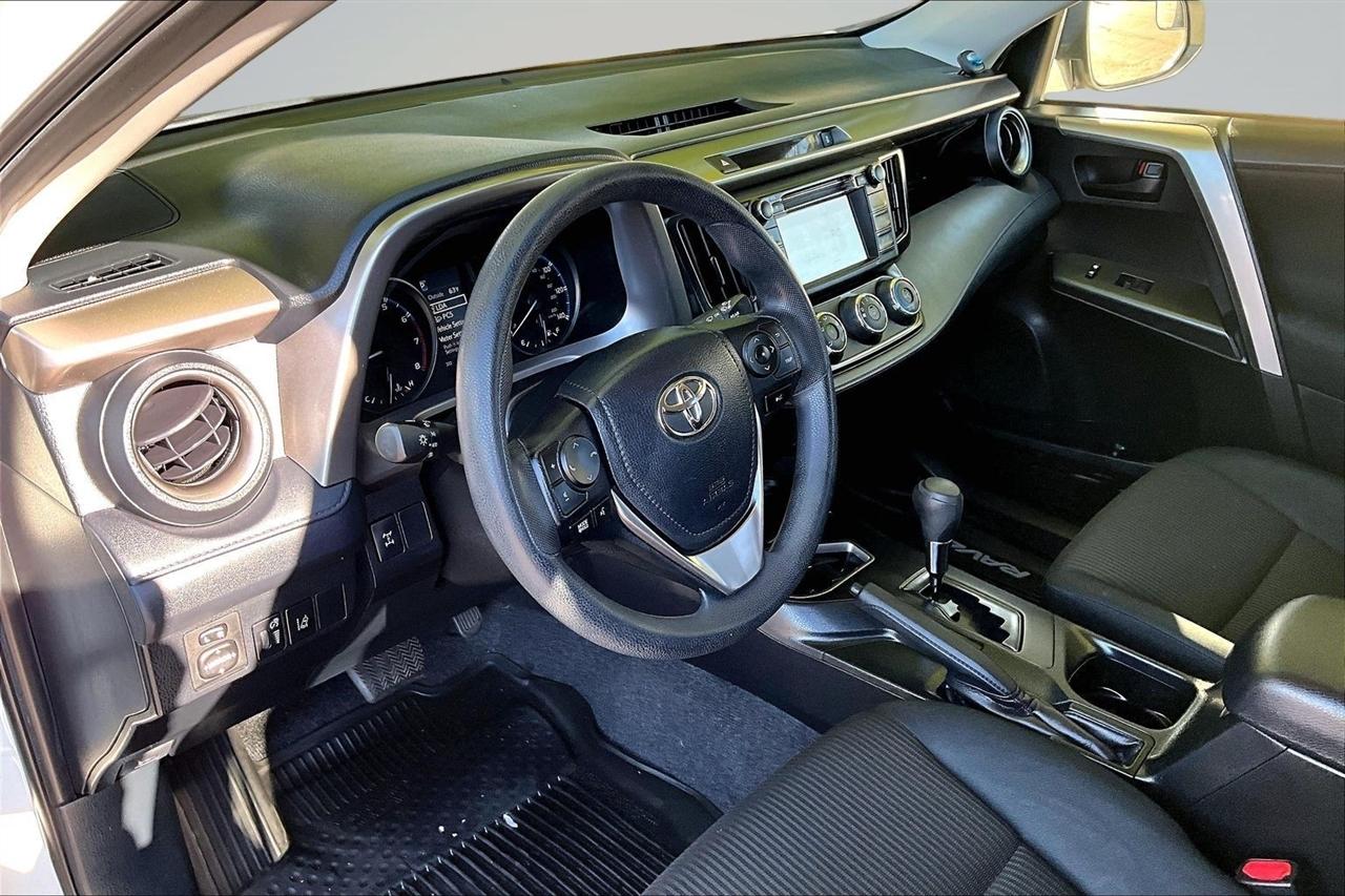Toyota RAV4 LE AWD 2018