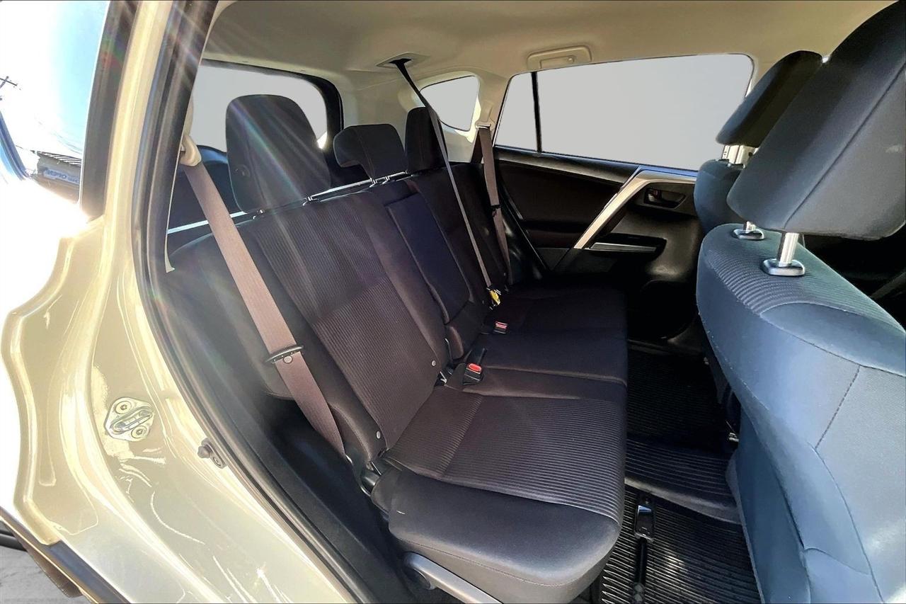 Toyota RAV4 LE AWD 2018